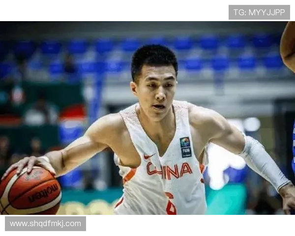 成都篮球队在杯赛积分榜中以60分高居榜首展现强劲实力